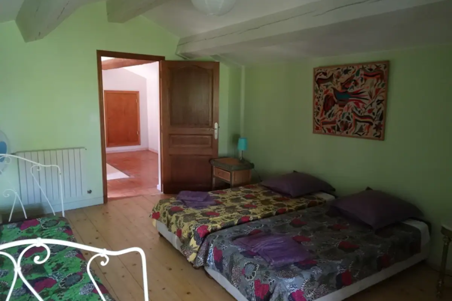 Chambre verte à l'etage côté couchant