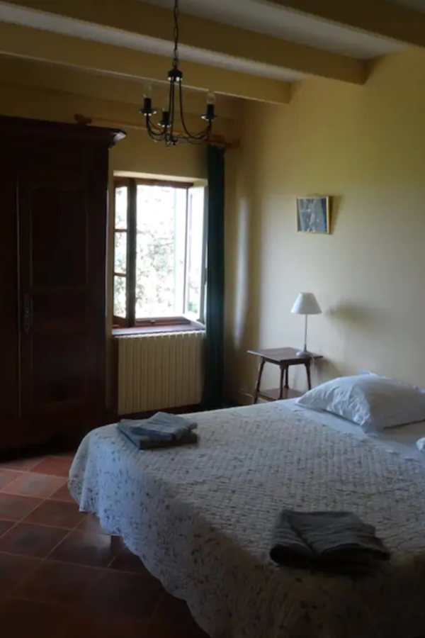 Chambre jaune côté couchant
