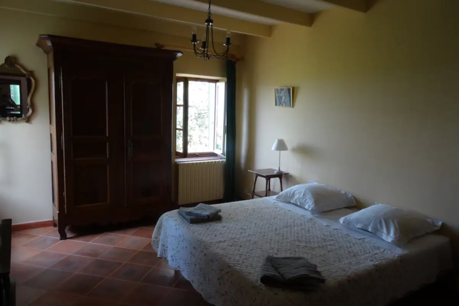 Chambre jaune côté couchant