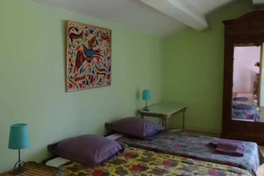 Chambre verte à l'etage côté couchant